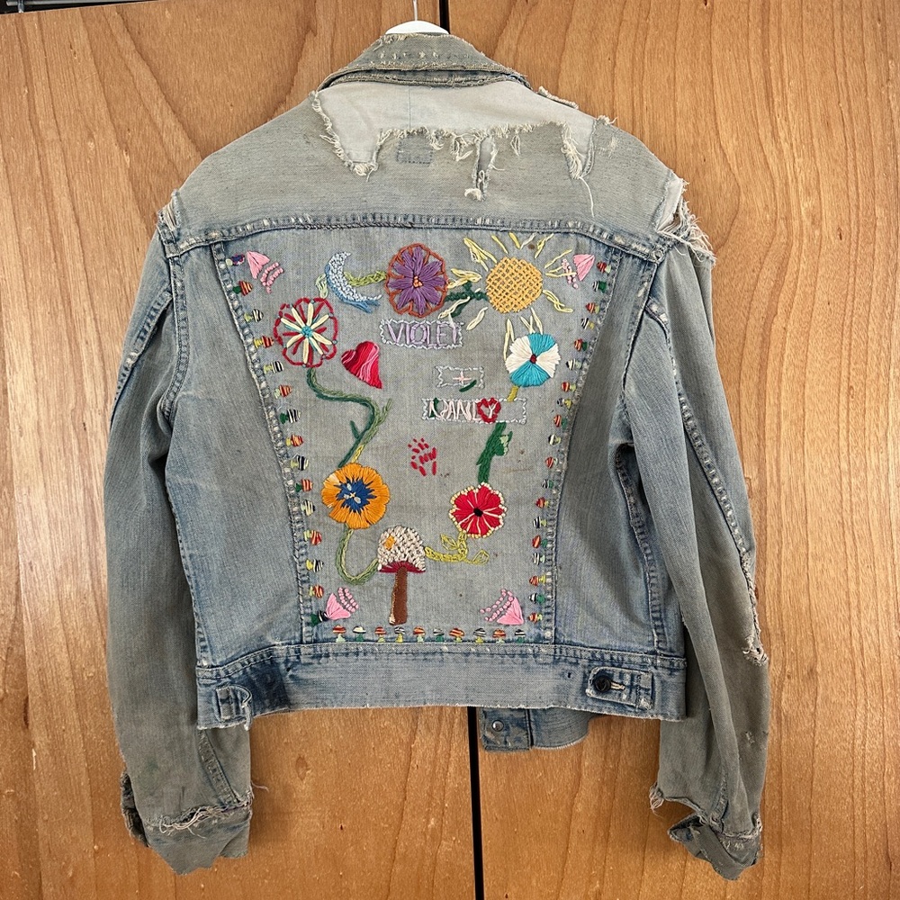VINTAGE distressed embroidered Lee denim jacket site M/L
